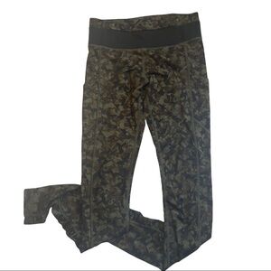 Lululemon Women's Size 4 Stretch Camo Full Length Yoga Pants